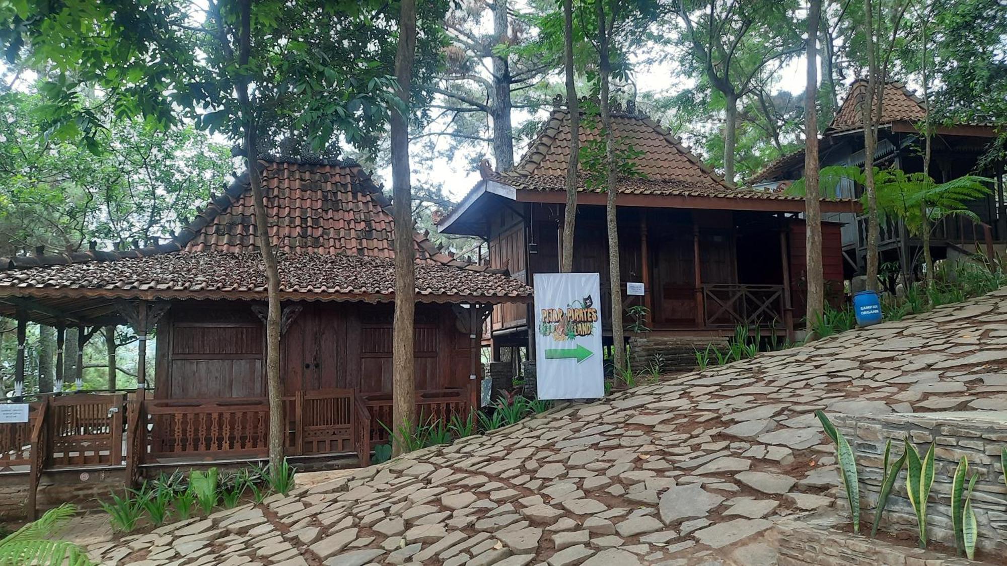 Pijar Resort Powered By Cocotel Kudus Εξωτερικό φωτογραφία